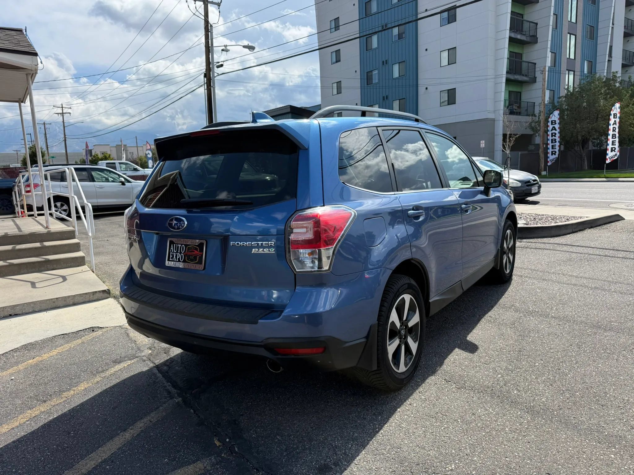 Used 2017 Subaru Forester 2.5i Limited w/ Popular Package #2 AWD/4WD image 5