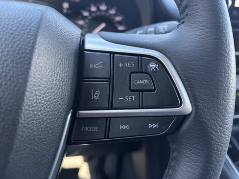 Used 2025 Toyota Sienna XLE image 21