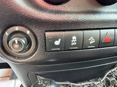 Used 2016 Jeep Wrangler Unlimited Sahara w/ Dual Top Group AWD/4WD image 12
