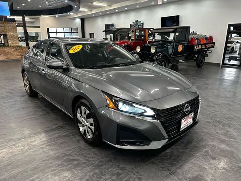 Used 2023 Nissan Altima 2.5 S FWD image 3