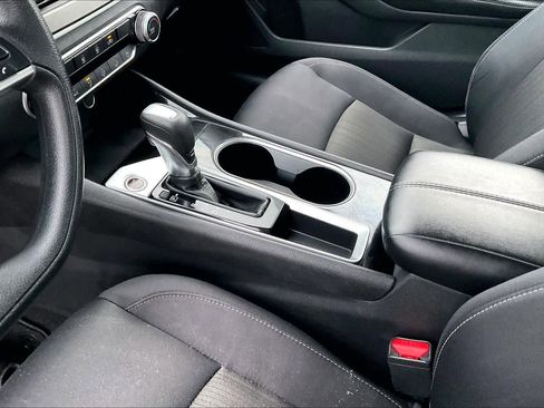 Used 2024 Nissan Altima 2.5 SV image 17