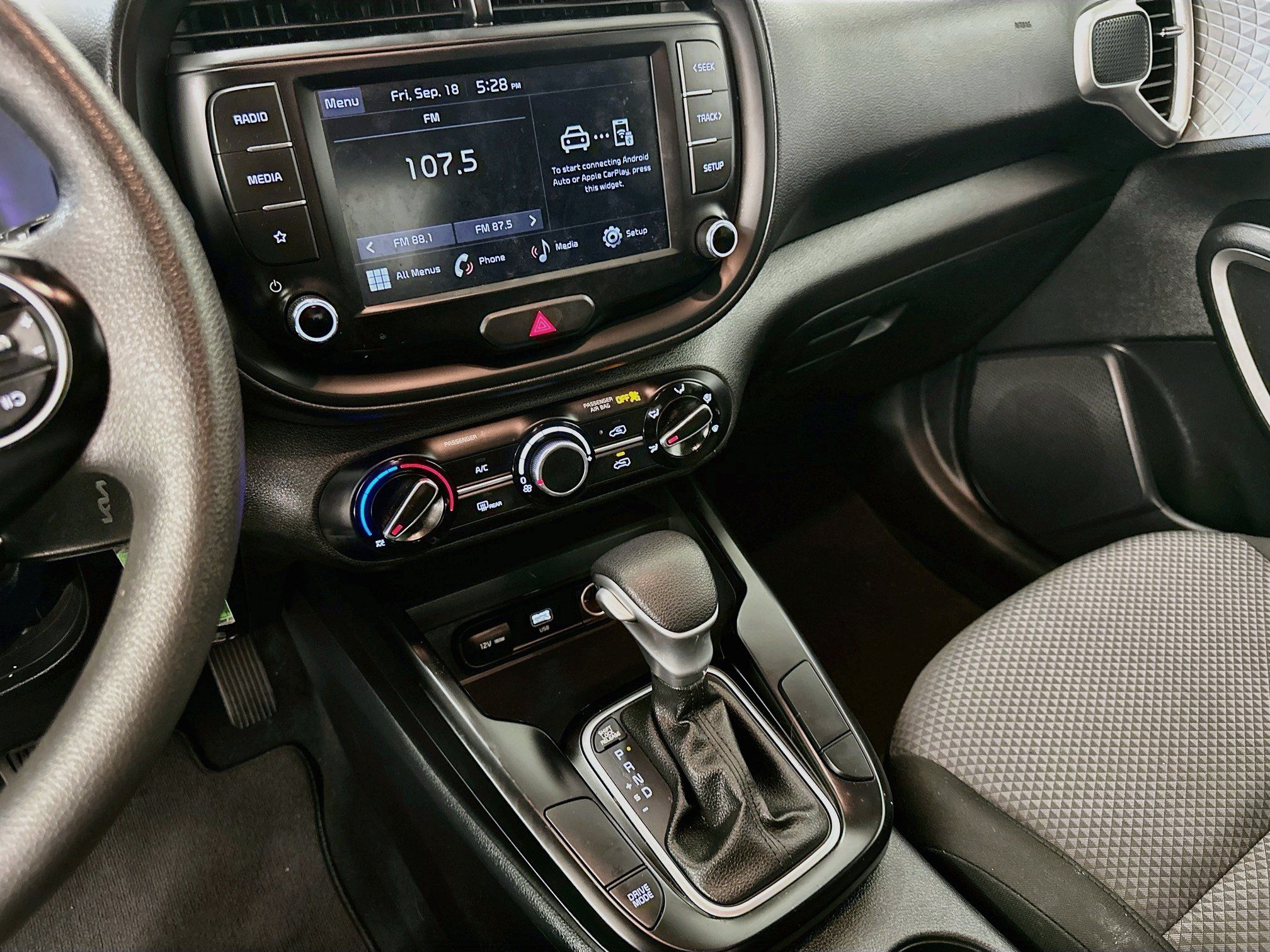 Used 2024 Kia Soul LX w/ Option Group 015 FWD image 25