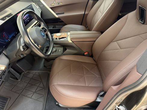 Used 2023 BMW iX xDrive50 w/ Premium Package AWD/4WD image 5