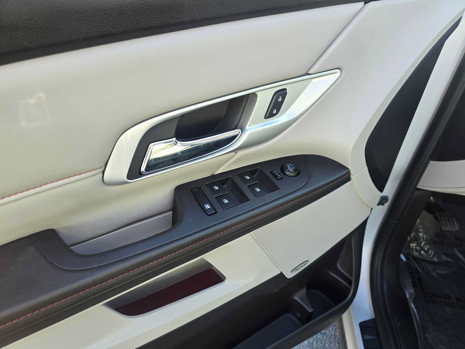 Used 2012 GMC Terrain SLT w/ Chrome and Technology Package FWD image 17