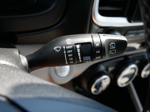 Certified 2024 Hyundai Venue SEL FWD image 31