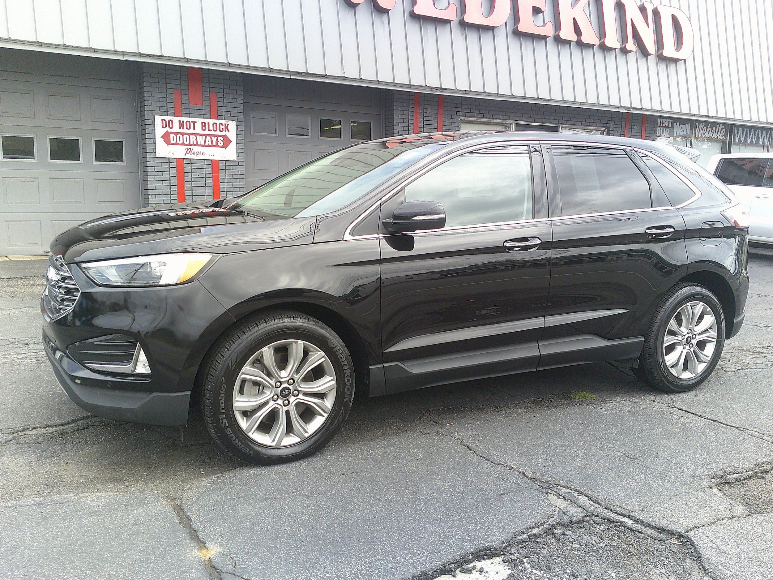 Used 2024 Ford Edge Titanium AWD/4WD image 14