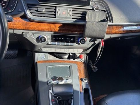 Used 2018 Audi Q5 2.0T Premium Plus w/ Premium Plus Package image 2