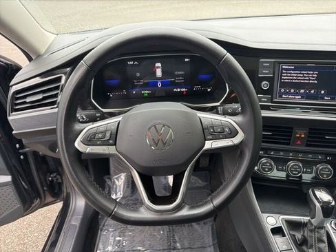 Certified 2023 Volkswagen Jetta SE w/ Panoramic Sunroof Package FWD image 2