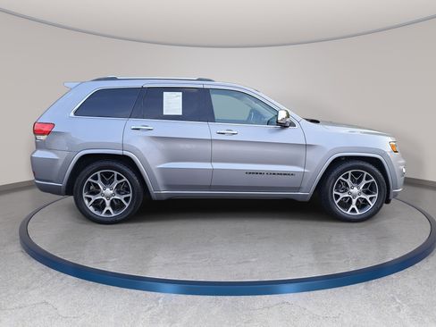 Used 2019 Jeep Grand Cherokee Overland AWD/4WD image 4