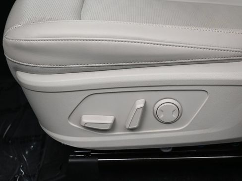 Used 2025 Kia Sorento S w/ Panoramic Sunroof Package FWD image 12