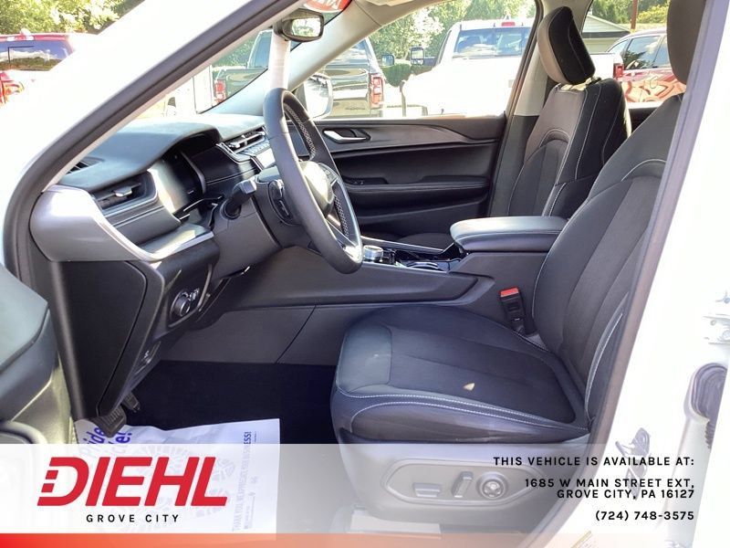 Used 2023 Jeep Grand Cherokee L Laredo w/ Luxury Tech Group I AWD/4WD image 27
