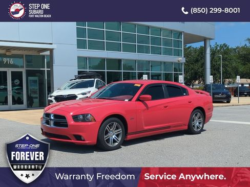 Used 2014 Dodge Charger R/T RWD image 1