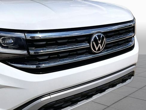 Used 2022 Volkswagen Atlas Cross Sport SE FWD image 28