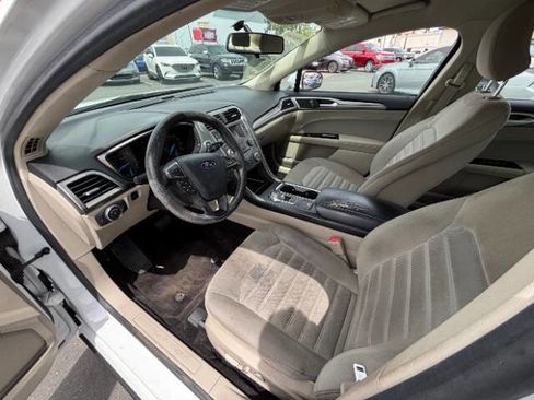 Used 2017 Ford Fusion SE image 10