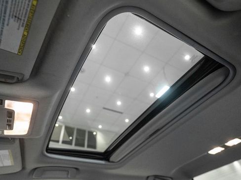 Used 2017 Toyota Camry SE w/ Moonroof Package image 21