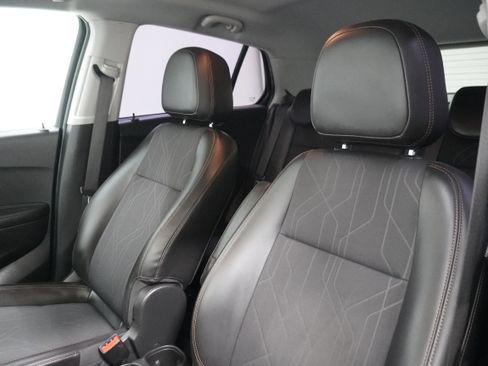 Used 2021 Chevrolet Trax LT w/ LT Convenience Package image 10