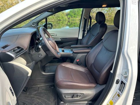 Used 2023 Toyota Sienna Platinum image 15