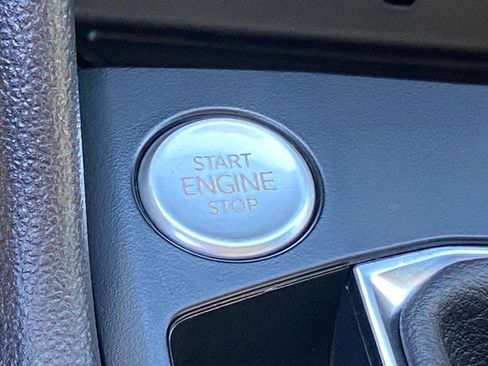 Certified 2022 Volkswagen Taos SE image 18