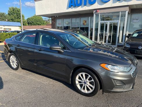 Used 2020 Ford Fusion SE FWD image 4