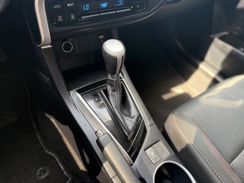 Used 2017 Toyota Corolla LE w/ Carpet Mat Package (TMS) FWD image 23
