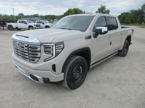 New 2026 GMC Sierra 1500 Denali w/ Denali Reserve Package AWD/4WD image 10