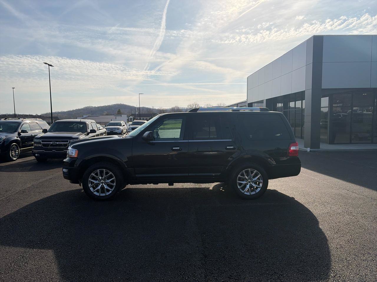 Used 2015 Ford Expedition Limited w/ Equipment Group 301A AWD/4WD image 6