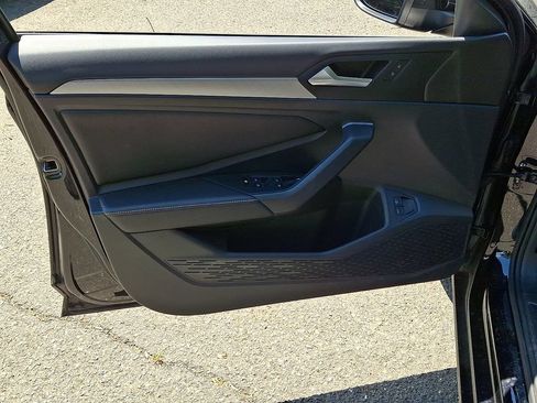 Used 2023 Volkswagen Jetta SE w/ Panoramic Sunroof Package FWD image 13