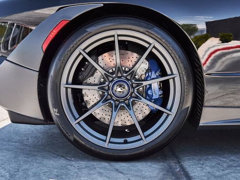 Used 2019 McLaren Senna RWD image 31