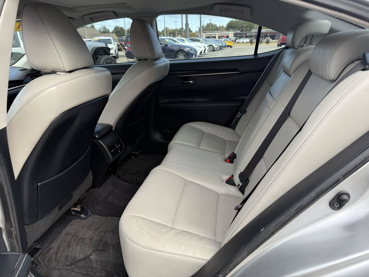 Used 2014 Lexus ES 350 w/ Luxury Package FWD image 13