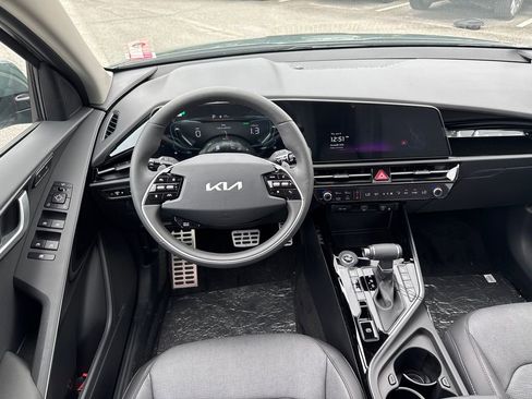 New 2025 Kia Niro SX Touring image 22
