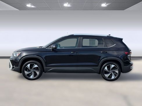 Used 2025 Volkswagen Taos SE AWD/4WD image 2