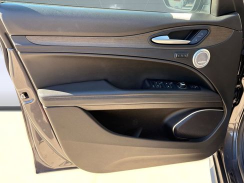 Used 2019 Alfa Romeo Stelvio Ti image 21