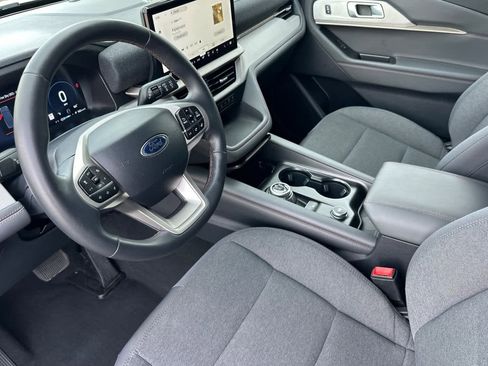 Certified 2025 Ford Explorer Active image 12