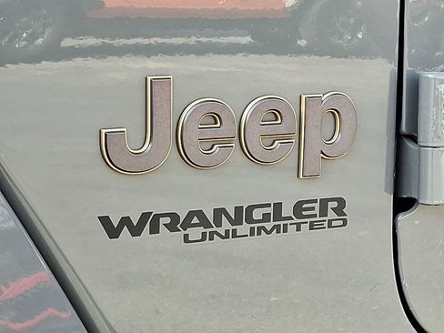 Used 2021 Jeep Wrangler Unlimited Rubicon w/ Trailer Tow Package AWD/4WD image 28