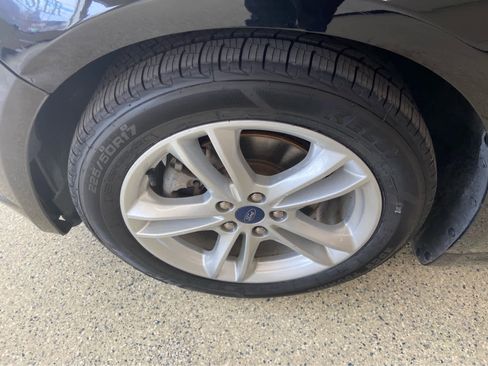 Used 2018 Ford Fusion SE image 12