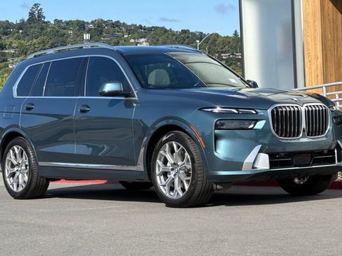 Used 2025 BMW X7 xDrive40i w/ Premium Package AWD/4WD image 9