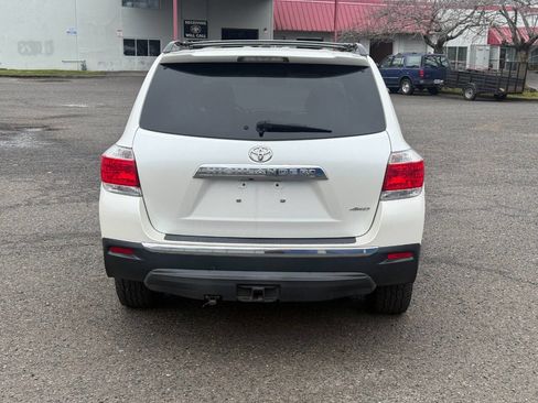 Used 2012 Toyota Highlander SE w/ Tow Pkg image 9