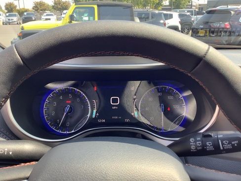 Used 2024 Chrysler Pacifica Pinnacle image 14