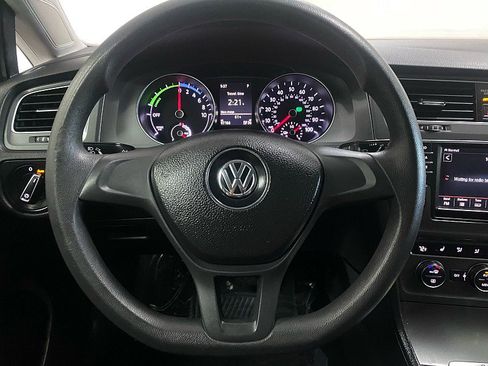 Used 2016 Volkswagen e-Golf SE w/ DC Fast Charging Package image 17
