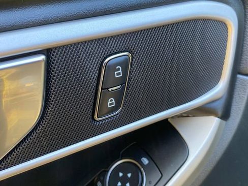 Used 2021 Ford Explorer XLT image 15