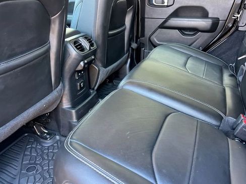 Used 2023 Jeep Wrangler Unlimited Sahara image 13