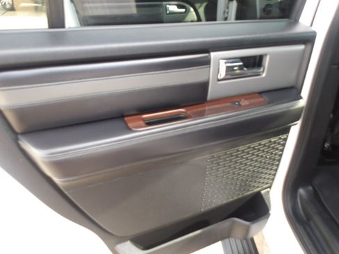 Used 2017 Ford Expedition Platinum image 16