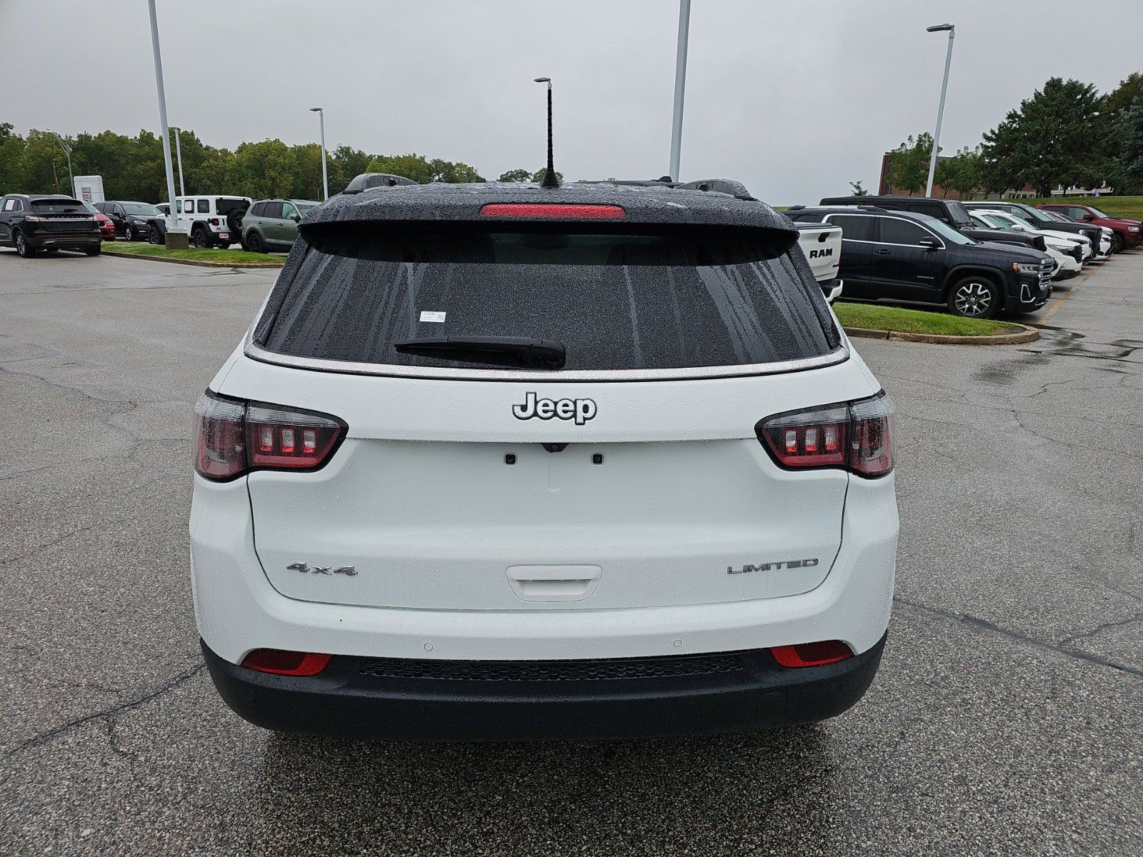 Used 2025 Jeep Compass Limited AWD/4WD image 5