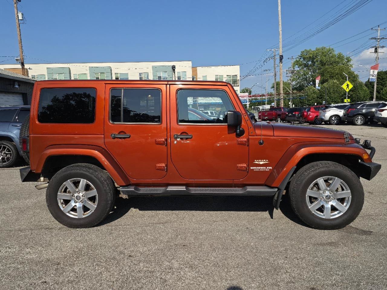 Used 2014 Jeep Wrangler Unlimited Sahara w/ Connectivity Group AWD/4WD image 4