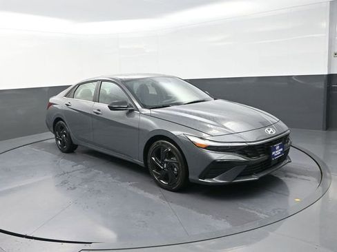 New 2026 Hyundai Elantra SEL Sport Premium FWD image 2