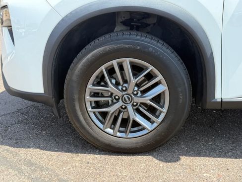 Used 2024 Nissan Rogue S AWD/4WD image 6