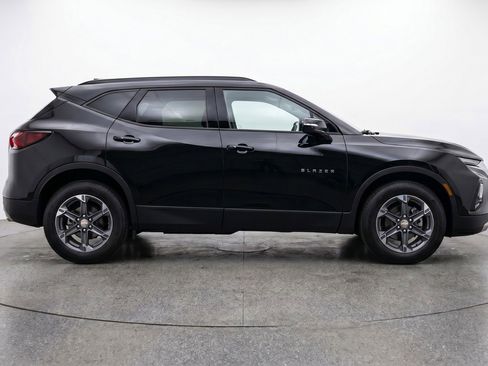 Used 2025 Chevrolet Blazer LT FWD image 11