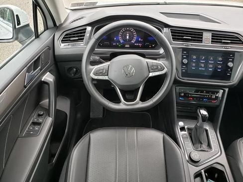 Used 2023 Volkswagen Tiguan SE w/ Panoramic Sunroof Package AWD/4WD image 18