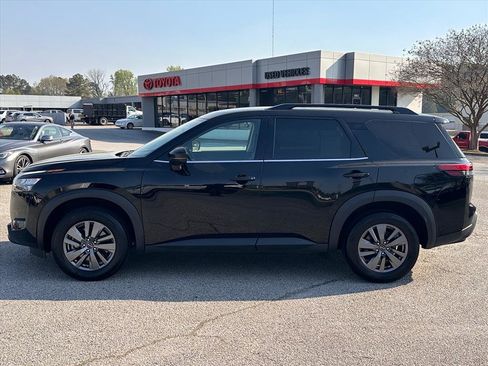 Used 2025 Nissan Pathfinder SV image 6