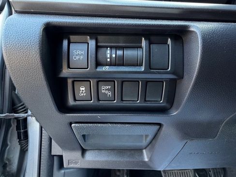 Used 2017 Subaru Impreza 2.0i Limited image 10